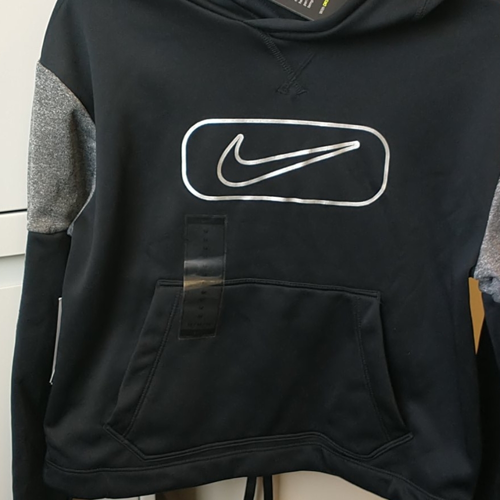 NWT Nike Therma hoodie